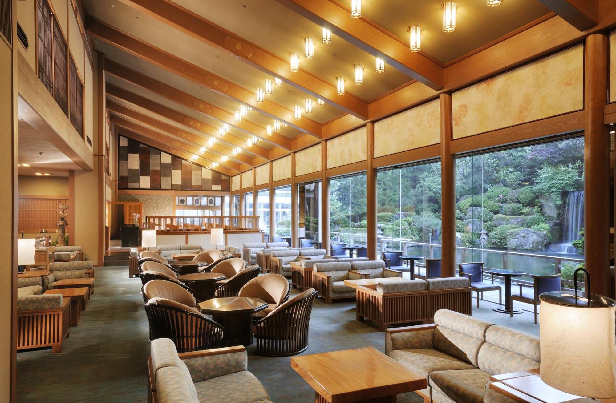 Suimeikan Gero Restaurant foto Interior of the main building