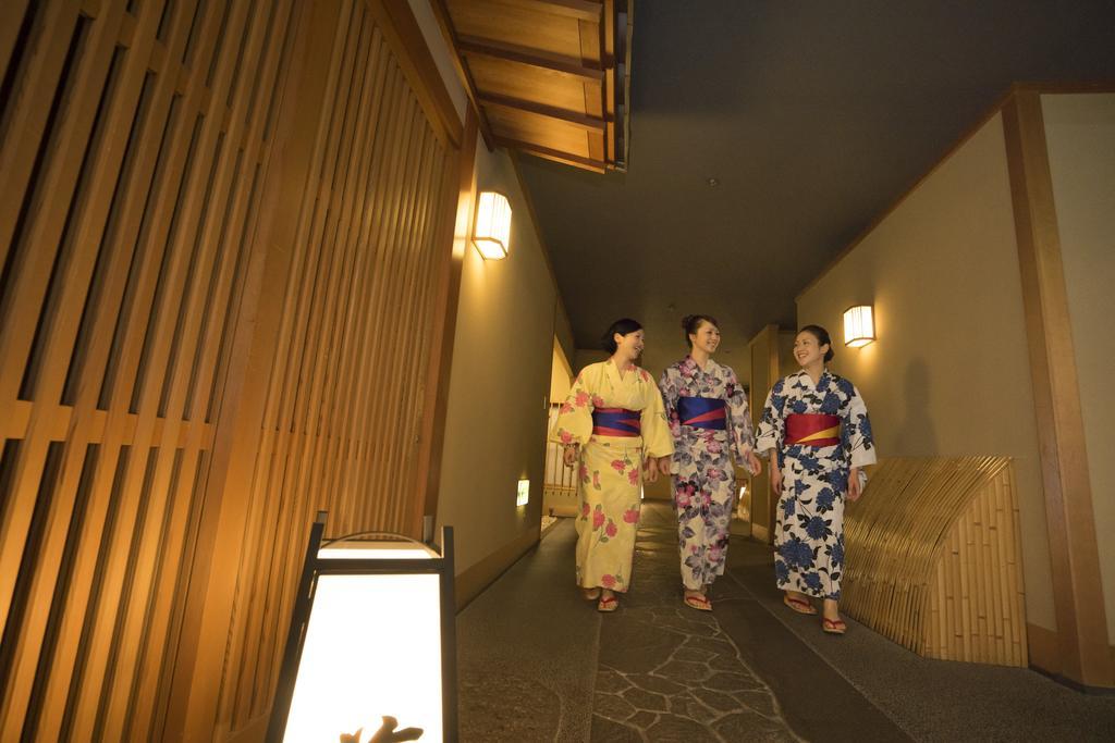 Suimeikan Gero Buitenkant foto A traditional Japanese inn