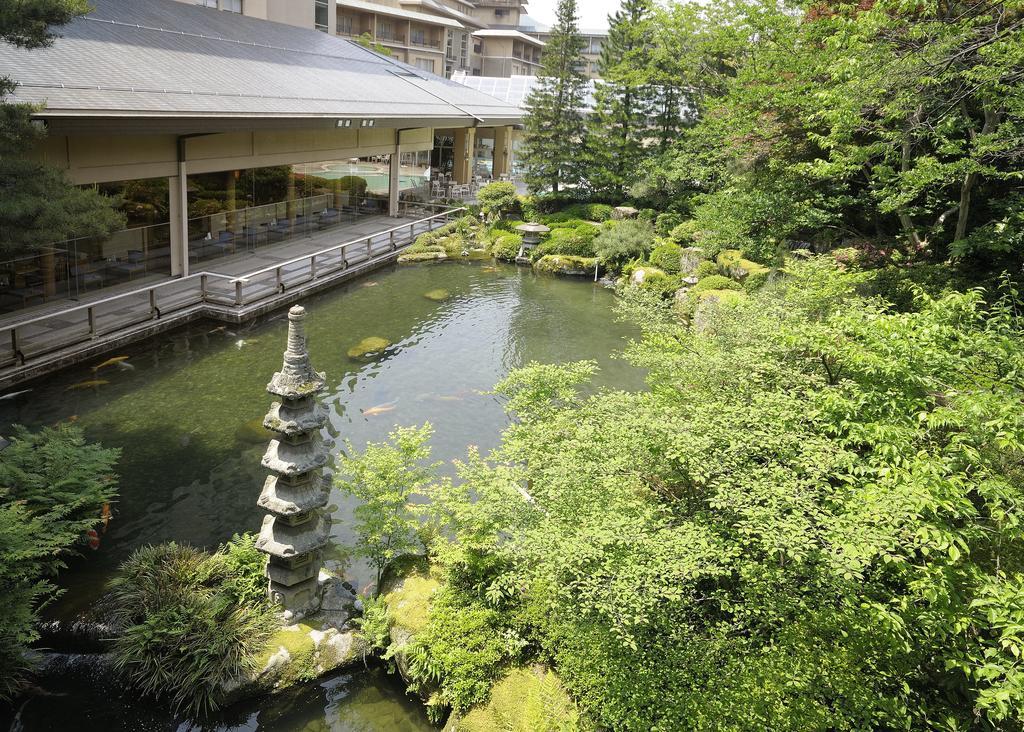 Suimeikan Gero Buitenkant foto The garden of the museum