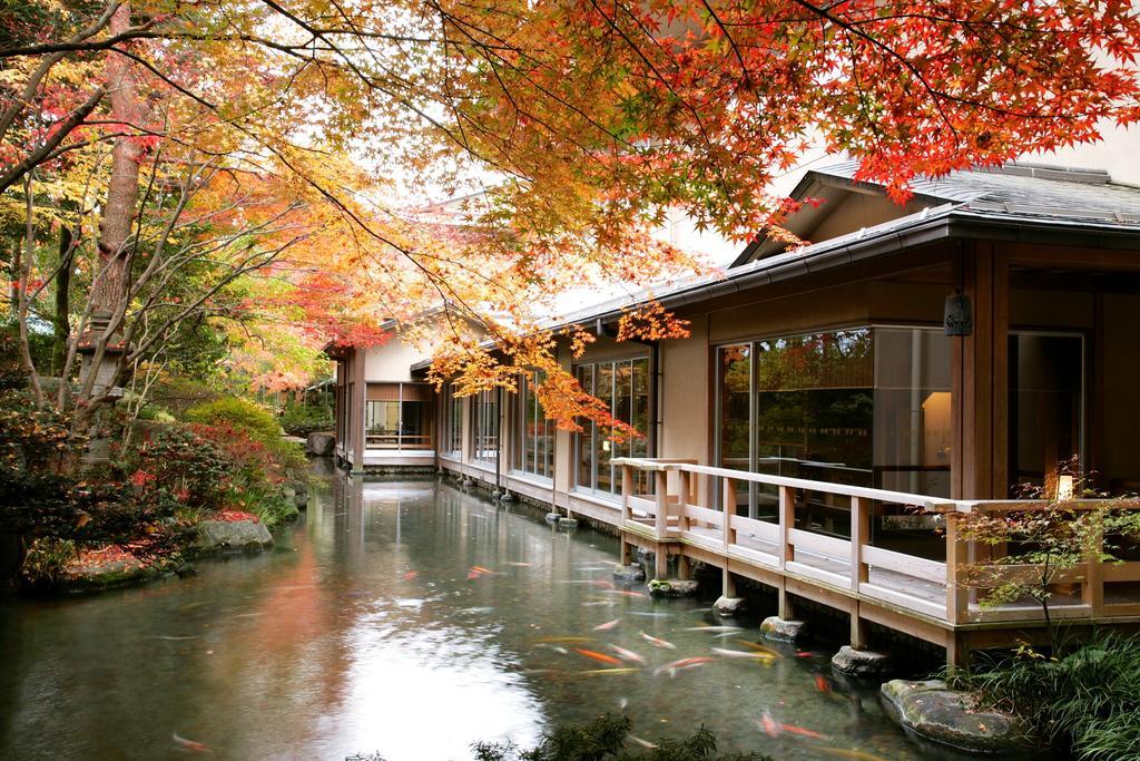 Suimeikan Gero Buitenkant foto A traditional Japanese onsen