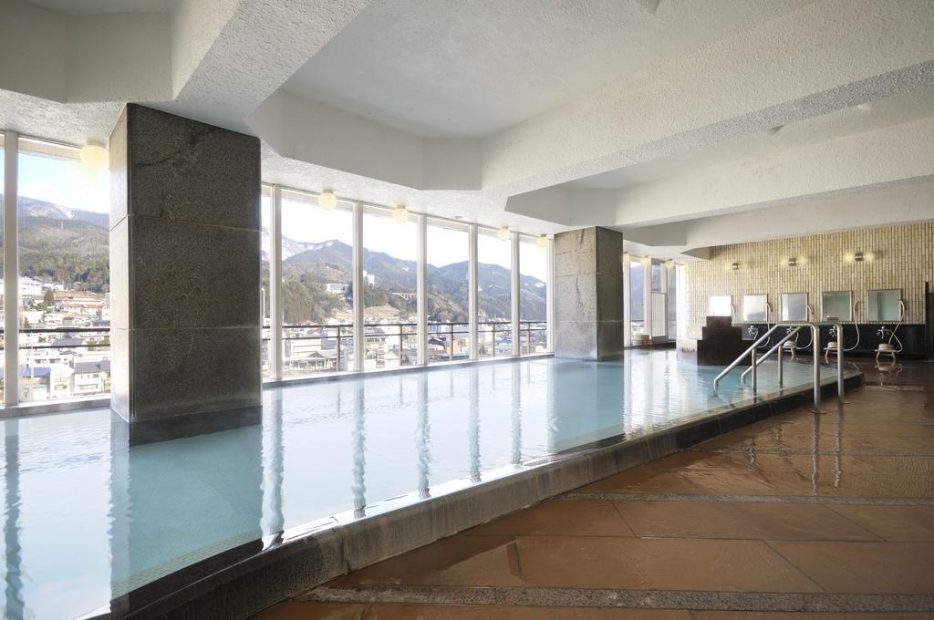 Suimeikan Gero Buitenkant foto The indoor pool at the hotel