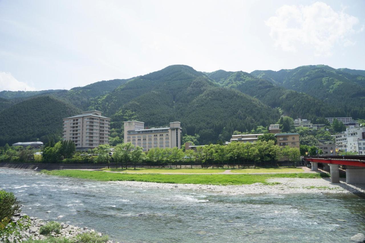 Suimeikan Gero Buitenkant foto View of the town